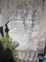 monument to the resistance west of Signes